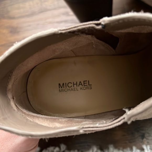 Women’s Shoes - Picture 6 of 7